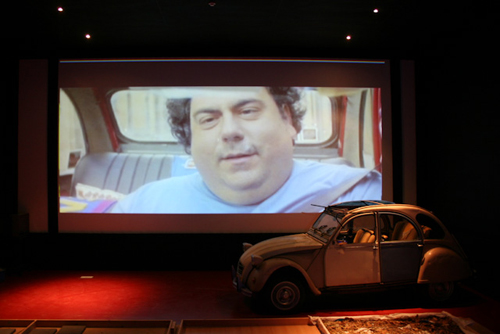 Johan Primero and the Citro n 2CV at the FC Walvisch studios